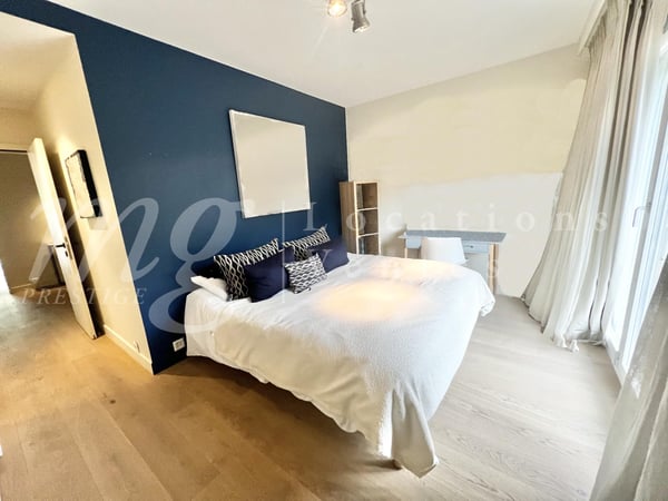 SUPERBE APPARTEMENT DE 7 PIECES DE 250 m2 AVEC LARGE TERRASSE -+ 3 BALCONS ET VUE DEGAGEE 13