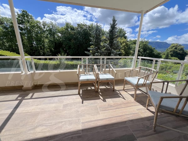 SUPERBE APPARTEMENT DE 7 PIECES DE 250 m2 AVEC LARGE TERRASSE -+ 3 BALCONS ET VUE DEGAGEE 2