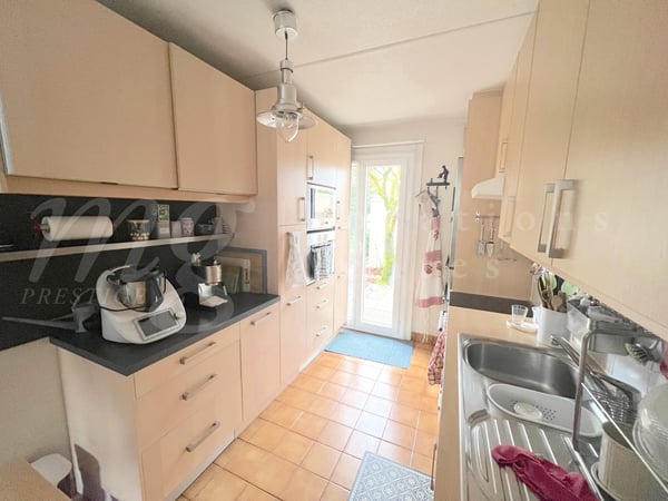 RARISSIME !! TRES BELLE MAISON DE 7 PIECES DE 170 m2 env AVEC JARDIN SUD + PARC PRIVATIF DE 1500 m2 ET TENNIS COURT!! 5