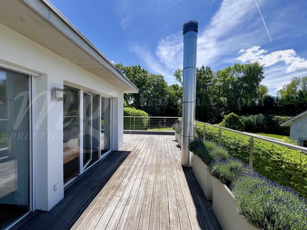 En exclusivité ! MAGNIFIQUE MAISON CONTEMPORAINE DE 8 PIECES AVEC JARDIN ARBORE ET GRANDE PISCINE 8
