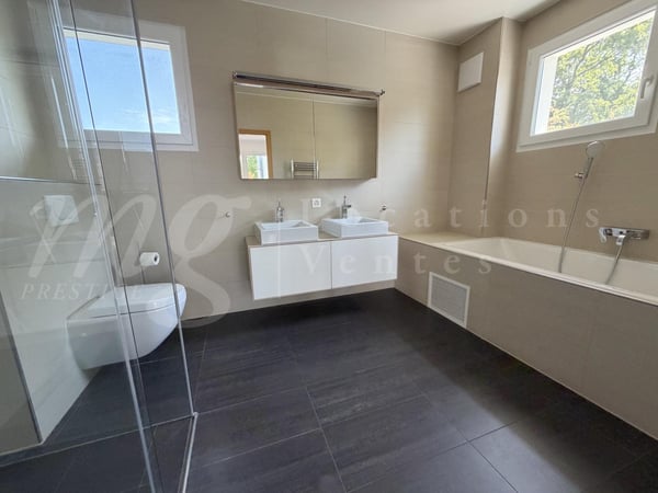 En exclusivité ! MAGNIFIQUE MAISON MODERNE DE 300 M2 AVEC GRAND JARDIN ET PISCINE 8