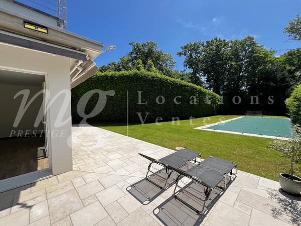 En exclusivité ! MAGNIFIQUE MAISON CONTEMPORAINE DE 8 PIECES AVEC JARDIN ARBORE ET GRANDE PISCINE 2