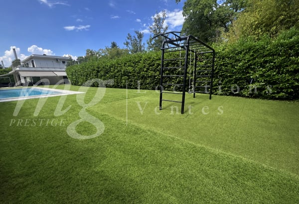 En exclusivité ! MAGNIFIQUE MAISON CONTEMPORAINE DE 8 PIECES AVEC JARDIN ARBORE ET GRANDE PISCINE 4