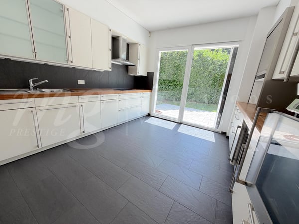 En exclusivité ! MAGNIFIQUE MAISON MODERNE DE 300 M2 AVEC GRAND JARDIN ET PISCINE 5
