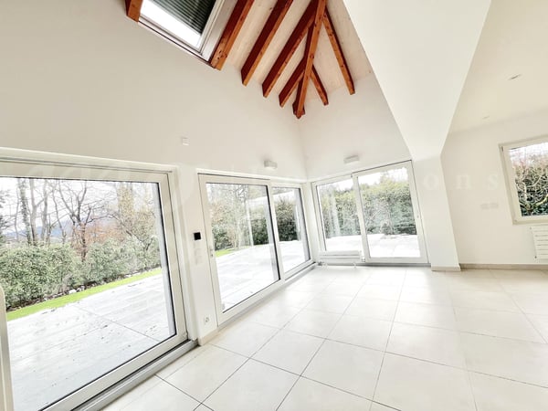 SUPERBE ET GRANDE MAISON DE 10 PIECES - 350 m2 - HPE - JARDIN DE 1100 m2 ET GRAND JACUZZI EXTERIEUR 8