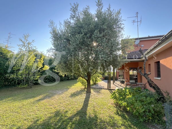 SUPERBE MAISON INDIVIDUELLE DE 250 m2 hab - RAVISSANT JARDIN CLOTUREE - ARBORISE - ET CALME DE 1100 m2 3