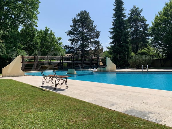 TRES BELLE ET GRANDE MAISON INDIVIDUELLE DE 9 PIECES - 5 CHAMBRES - PISCINE 3