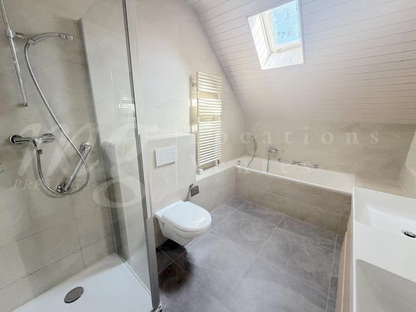 TRES BELLE ET GRANDE MAISON INDIVIDUELLE DE 9 PIECES - 5 CHAMBRES - PISCINE 13