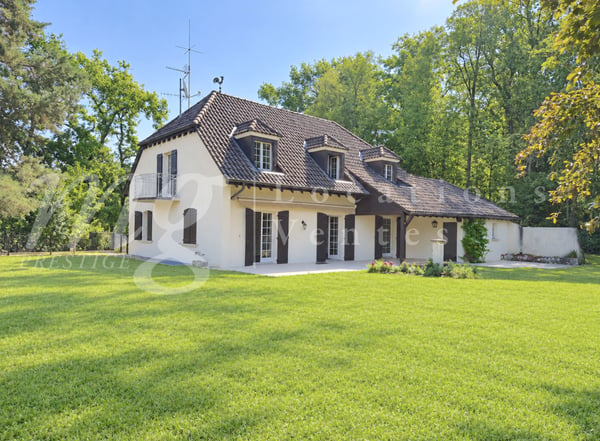 TRES BELLE ET GRANDE MAISON INDIVIDUELLE DE 9 PIECES - 5 CHAMBRES - PISCINE 1