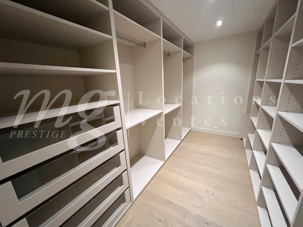 MAGNIFIQUE APPARTEMENT DE 3 PIECES DE 310 m2 PPE AVEC LARGE TERRASSE & VUE DEGAGEE VERDURE 13