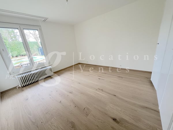 GRANDE MAISON INDIVIDUELLE DE 8 PIECES -- GRAND JARDIN CLOTURE ARBORE AVEC PISCINE 12
