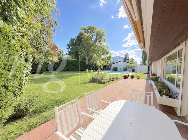 GRANDE MAISON INDIVIDUELLE DE 8 PIECES -- GRAND JARDIN CLOTURE ARBORE AVEC PISCINE 4