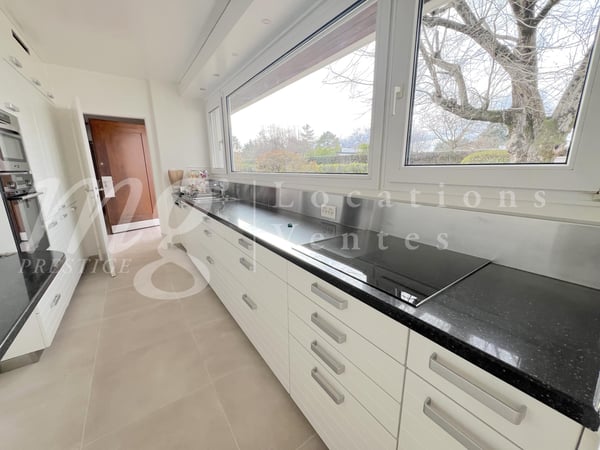 GRANDE MAISON INDIVIDUELLE DE 8 PIECES -- GRAND JARDIN CLOTURE ARBORE AVEC PISCINE 6