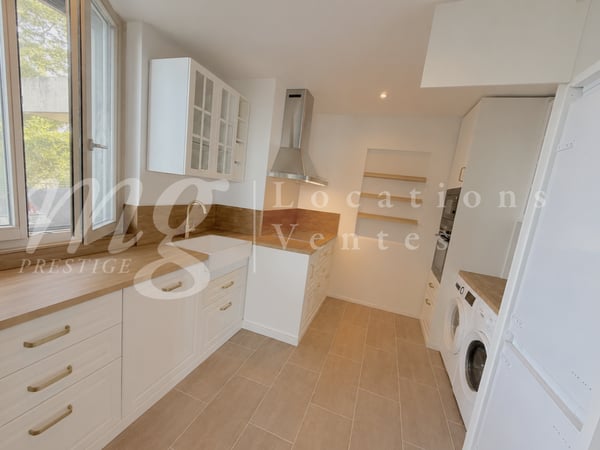 PIED DANS L'EAU !!!! TRES BELLE MAISON RENOVEE AVEC LARGE TERRASSE - VUE LAC, PONTON ET PLACE BATEAU 9
