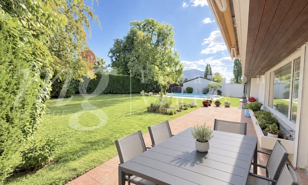 GRANDE MAISON INDIVIDUELLE DE 8 PIECES -- TRES BEAU JARDIN CLOTURE ARBORE AVEC PISCINE NEUVE 4