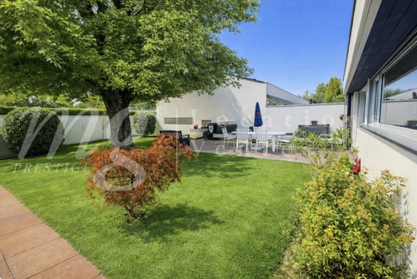 GRANDE MAISON INDIVIDUELLE DE 8 PIECES -- TRES BEAU JARDIN CLOTURE ARBORE AVEC PISCINE NEUVE 6