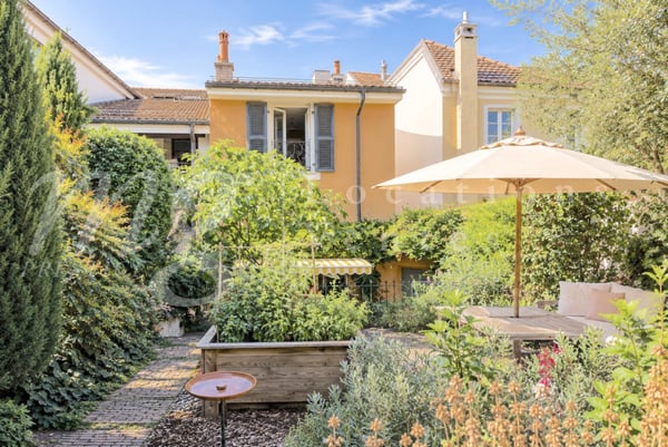 MAGNIFIQUE APPARTEMENT DE 6P DANS LE VIEUX-CAROUGE AVEC TERRASSE JARDIN + ARCADE + STUDIO INDEPENDANT 1