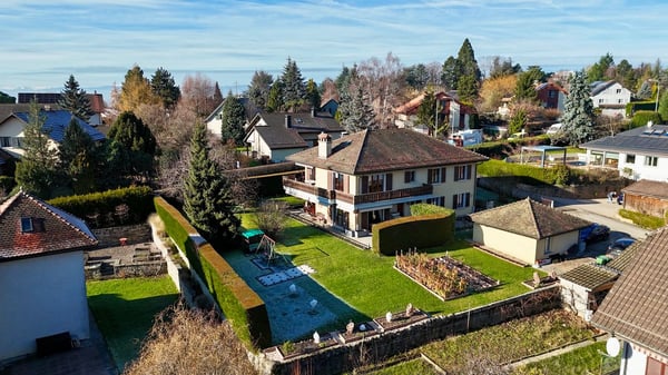 en Exclusivité Lumineux appartement avec terrasse et jardin 12