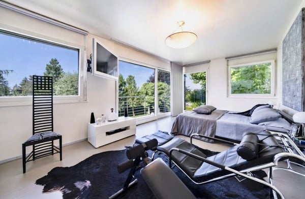 Copy: Exceptional contemporary residence Close to Golf 9