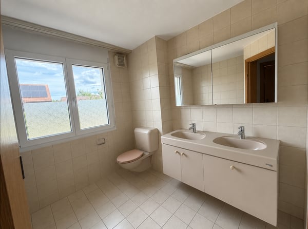 Helle 4.5-Zimmer-Erdgeschosswohnung mit Gartensitzplatz 11