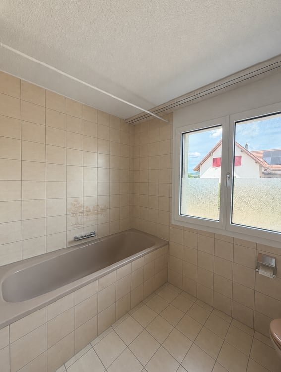 Helle 4.5-Zimmer-Erdgeschosswohnung mit Gartensitzplatz 12