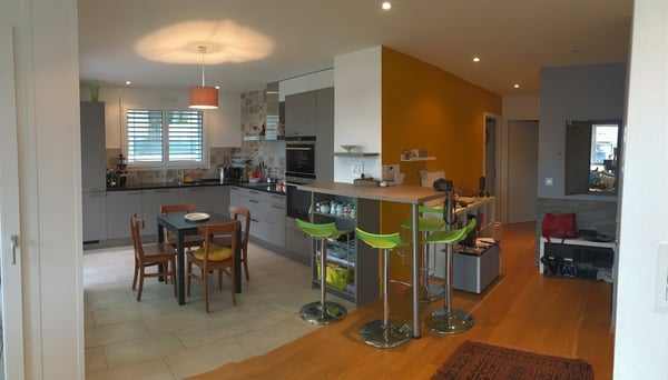 Prächtige Durchgangswohnung mit Balkon-Terrasse in idealer Lage 1