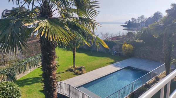 Majestueuse villa de 9 pièces avec accès privé au lac 9