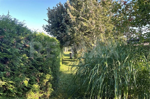 Parcelle de loisirs en zone caravaning  Emplacement idéal au sud du lac de Neuchâtel 2