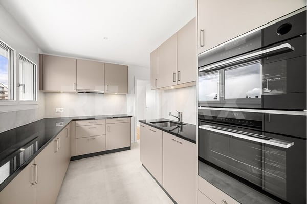 Unique et lumineux 5,5 pièces premier propriétaire, terrasse spacieuse et confort moderne 8