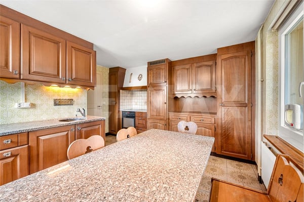 Magnifique grand chalet offrant un grand potentiel au cur de Giffers 13