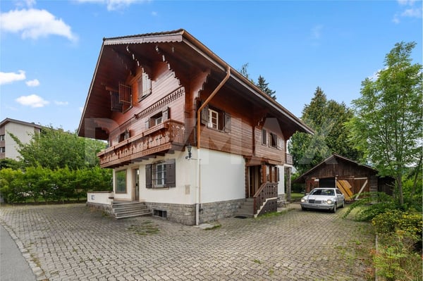 Magnifique grand chalet offrant un grand potentiel au cur de Giffers 2