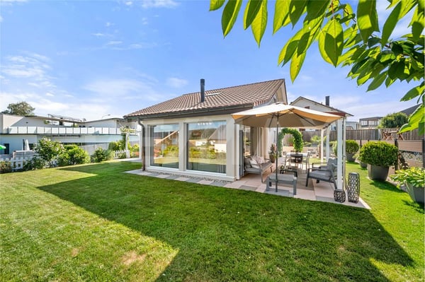 Coup de cur à Chénens : villa lumineuse, jardin d'hiver chauffé et terrasse plein sud ! 2