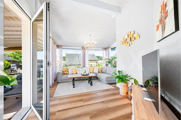 Coup de cur à Chénens : villa lumineuse, jardin d'hiver chauffé et terrasse plein sud ! 11