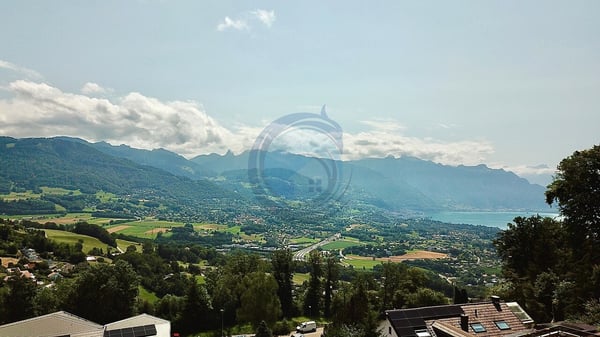 CHARMANT IMMEUBLE COMPOSÉ DE DEUX APPARTEMENTS 3