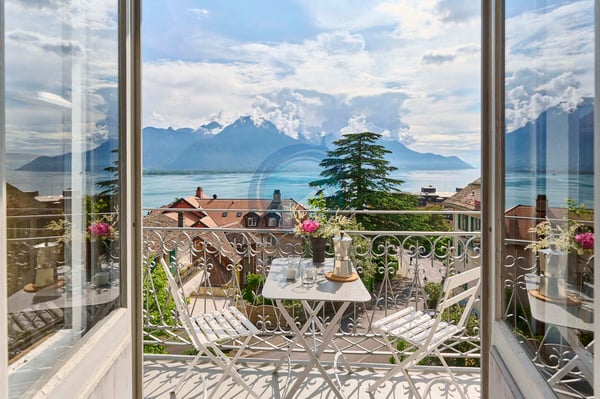 MAGNIFIQUE APPARTEMENT DE 7,5 PIÈCES AVEC VUE SUR LE LAC 2