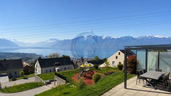 JOLIE VILLA JUMELLE DE 5.5 PIECES AVEC VUE SUR LE LAC 3