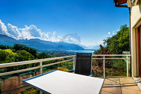 JOLIE VILLA CONTIGUË DE 6.5 PIÈCES AVEC VUE SUR LE LAC 4