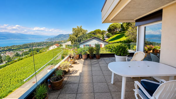 MAGNIFIQUE ATTIQUE DE 4.5 PIÈCES AVEC VUE PANORAMIQUE SUR LE LAC 10