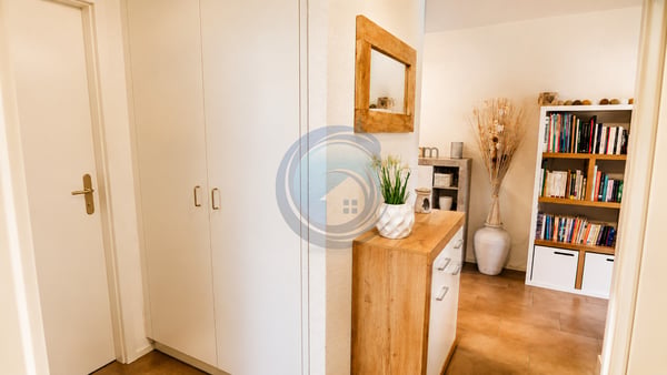 BEL APPARTEMENT TRAVERSANT D'ANGLE DE 3,5 PIÈCES AVEC GRAND BALCON 13
