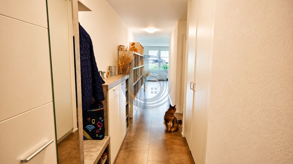 BEL APPARTEMENT TRAVERSANT D'ANGLE DE 3,5 PIÈCES AVEC GRAND BALCON 12