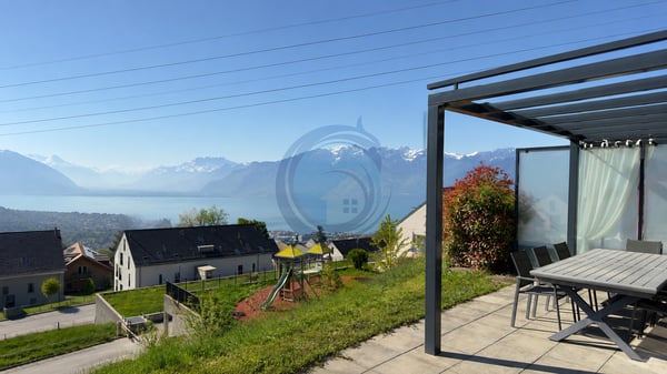 JOLIE VILLA JUMELLE DE 5.5 PIECES AVEC VUE SUR LE LAC 2