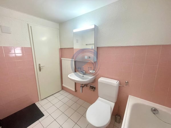BEL APPARTEMENT DE 2,5 PIÈCES AU COEUR DE PORSEL 9