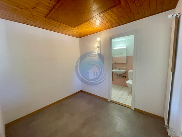 BEL APPARTEMENT DE 2,5 PIÈCES AU COEUR DE PORSEL 11