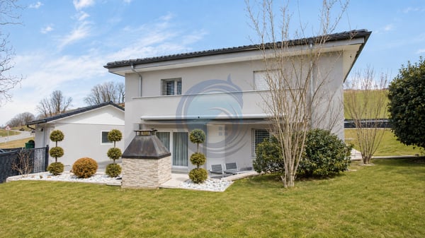 BELLE VILLA INDIVIDUELLE RÉNOVÉE AVEC GRAND TERRAIN ET VUE DÉGAGÉE 1