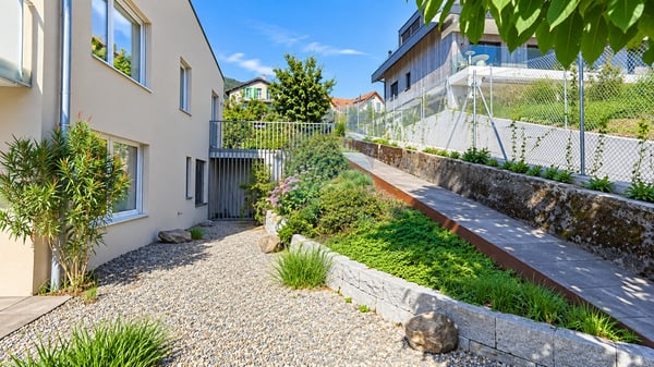 VILLA JUMELÉE AVEC VUE PANORAMIQUE SUR LE LAC ET JARDIN PRIVATIF 4