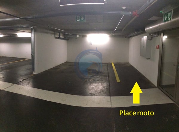 PLACE DE PARC INTÉRIEURE POUR MOTO AU CENTRE DE MONTREUX 2