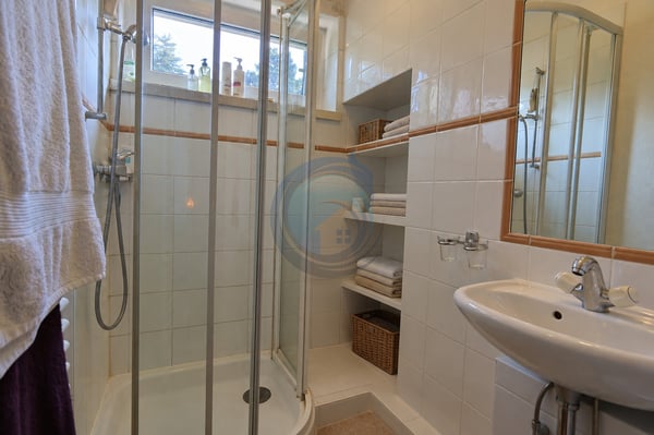 SPACIEUX APPARTEMENT DE 4,5 PIÈCES AVEC VUE PANORAMIQUE SUR LE LAC 12