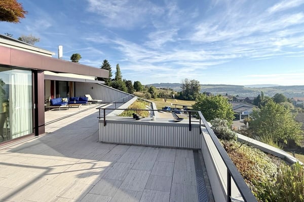 Herrliche Lage mit Seeblick: Exquisite 4 ½-Zimmer-Terrassenwohnung mit 90 m2 Traum-Terrasse 10