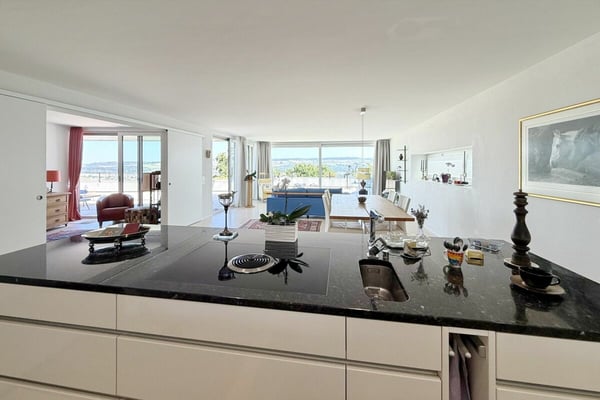 Herrliche Lage mit Seeblick: Exquisite 4 ½-Zimmer-Terrassenwohnung mit 90 m2 Traum-Terrasse 5