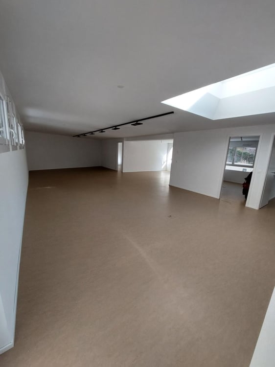 Bureau 220 m2, livré fini, quartier gare 2